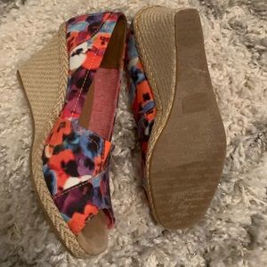 Toms peep toe wedges